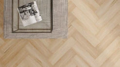 Planeo Klick Vinyl - Objekt Herringbone Eiche Piastri (EFH-153) -Planeo Klick Deutschland Verkaufs-Shop herring amb yankee oak 7