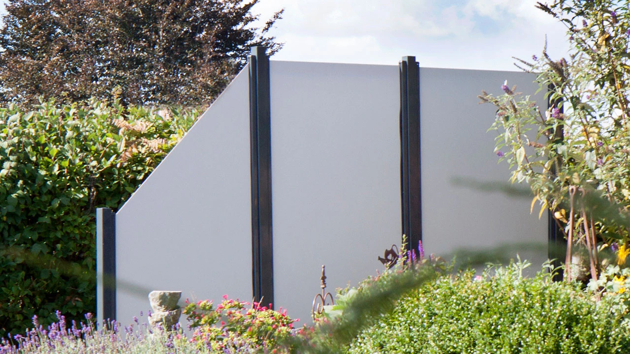 Planeo Premo - HPL-Sichtschutz Senkrecht Uni Grau 1 Planeo Premo - HPL-Sichtschutz Senkrecht Uni Grau