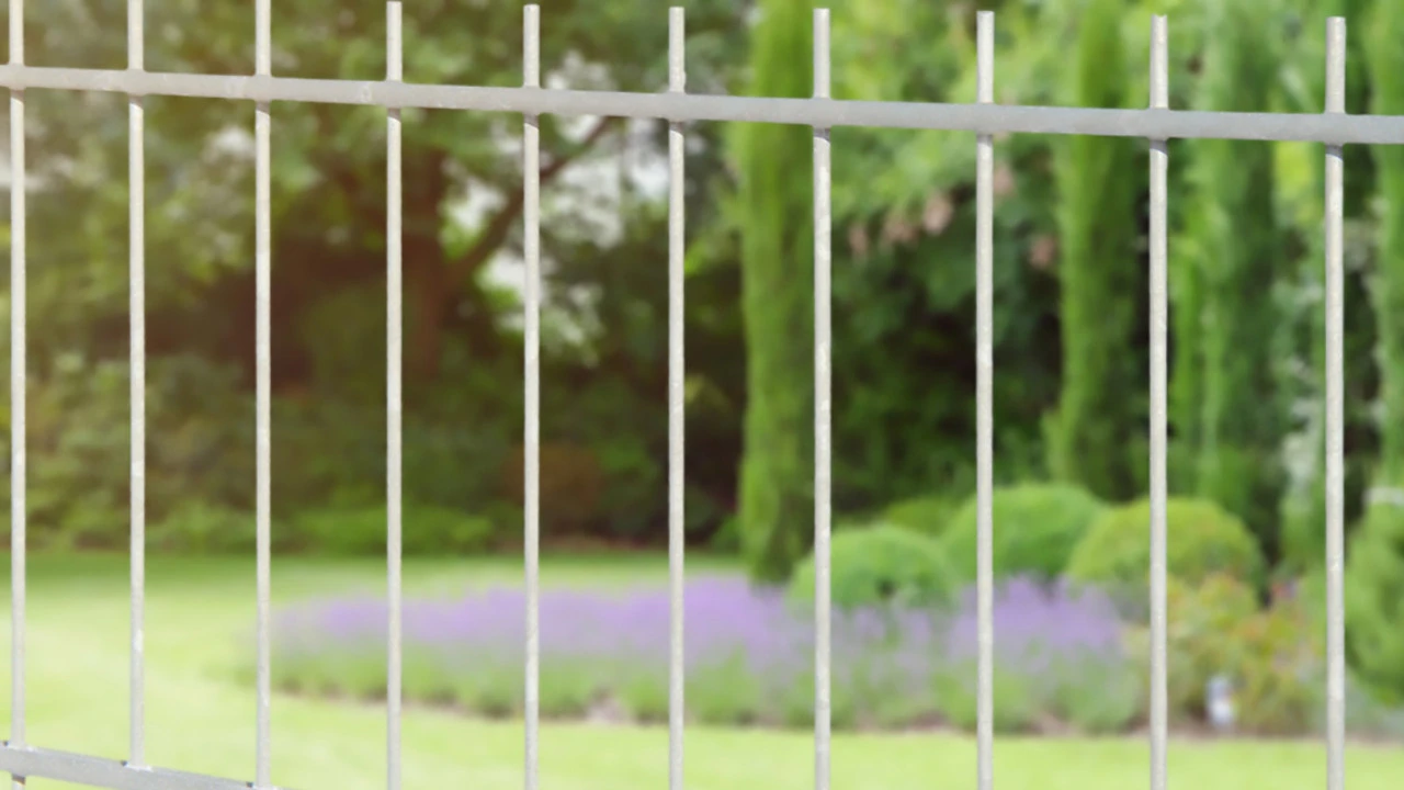 Doppelstabmattenzaun Leicht 6/5/6 Feuerverzinkt 3 Doppelstabmattenzaun Leicht 6/5/6 Feuerverzinkt – Bild 3