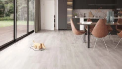 Planeo Klick Vinyl Multilayer - Strong Gobi Desert Oak Grey (HC-MLD-00225) -Planeo Klick Deutschland Verkaufs-Shop rlc 00225 render 1 5
