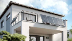 SolarFlow Speichersystem 4kWh Mit 600W Oder 800W Balkonkraftwerk Für Balkonmontage -Planeo Klick Deutschland Verkaufs-Shop solar panel balcony 01 black 1 2 1