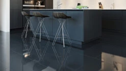 Planeo Klick Vinyl - Rigid Schwarz Hochglanz V-Fuge| Made In Germany (100P3006) 7 Planeo Klick Vinyl - Rigid Schwarz Hochglanz V-Fuge| Made In Germany (100P3006) -Planeo Klick Deutschland Verkaufs-Shop u190 hg 02